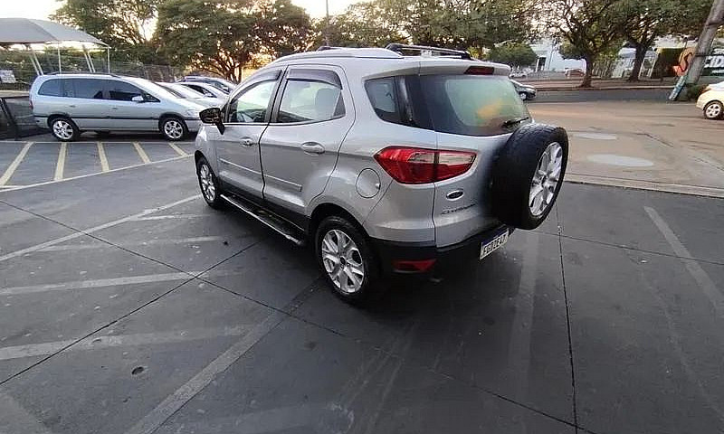 Ford Ecosport Titani...