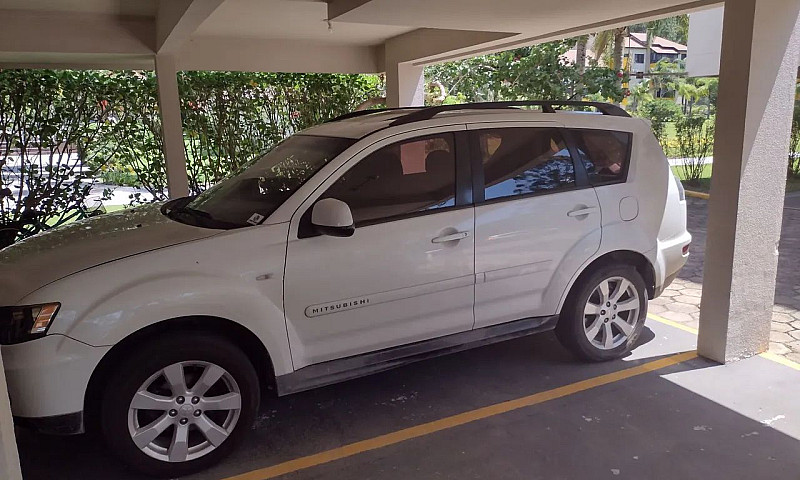 Mitsubishi Outlander...