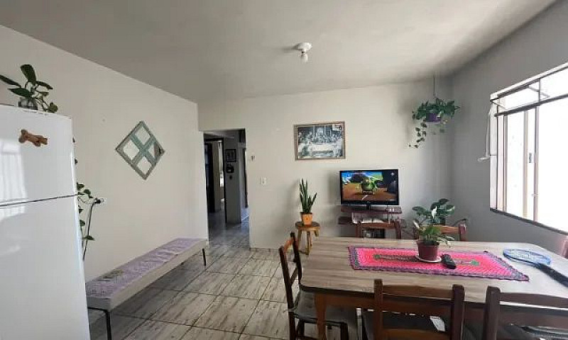 Ampla Casa Com 05 Qu...