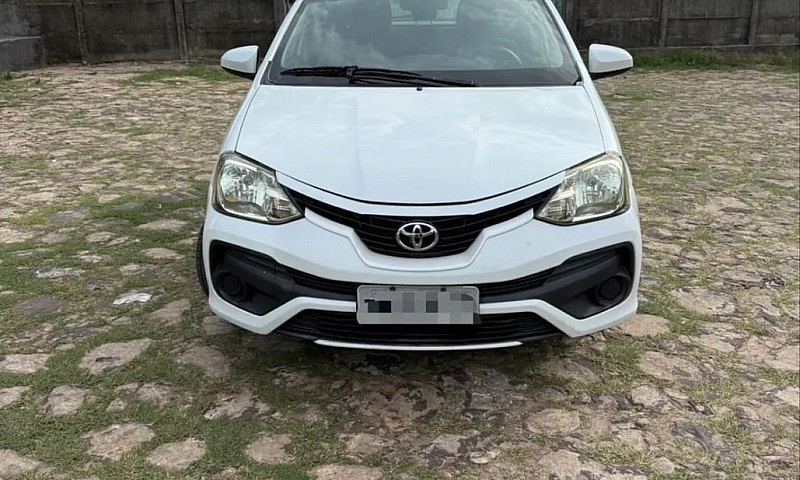 Toyota Etios X 1.3 F...
