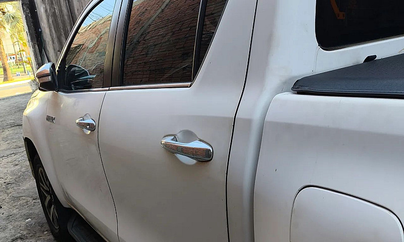 Vendo Hilux Srx 2016...