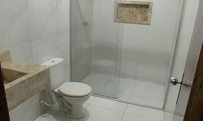 Alugo Casa Térrea Qn...