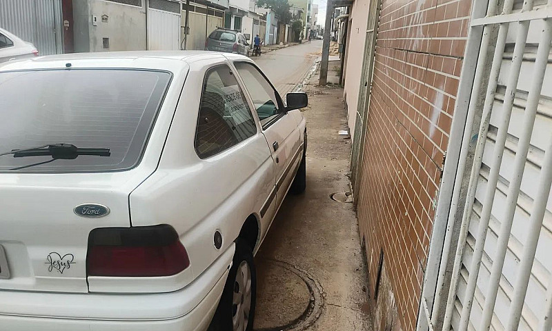 Ford Escort Glx 1.8I...
