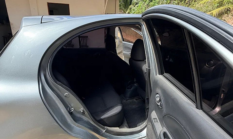 Nissan March S 1.0 1...