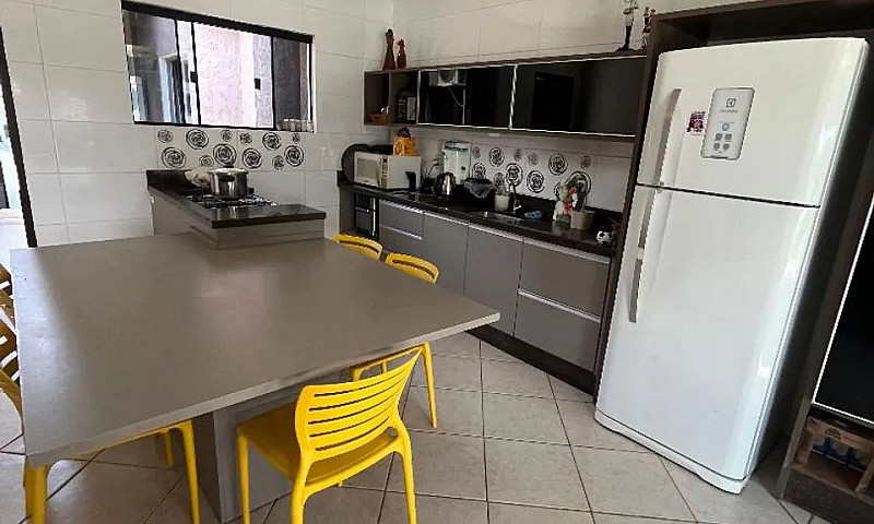 Casa 4 Qtos, 2 Suite...