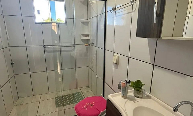 Ampla Casa Com 05 Qu...