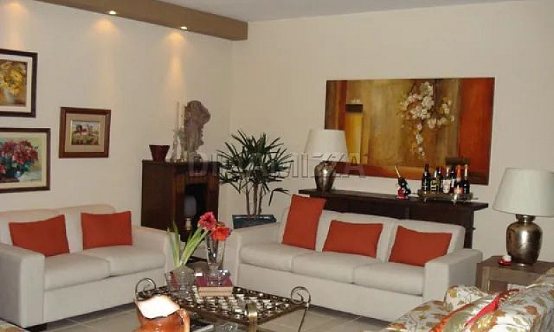 Casa Padrão Em Condo...