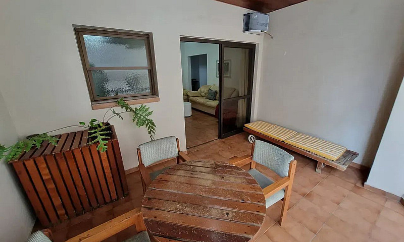 Flat Com 04 Garagens...