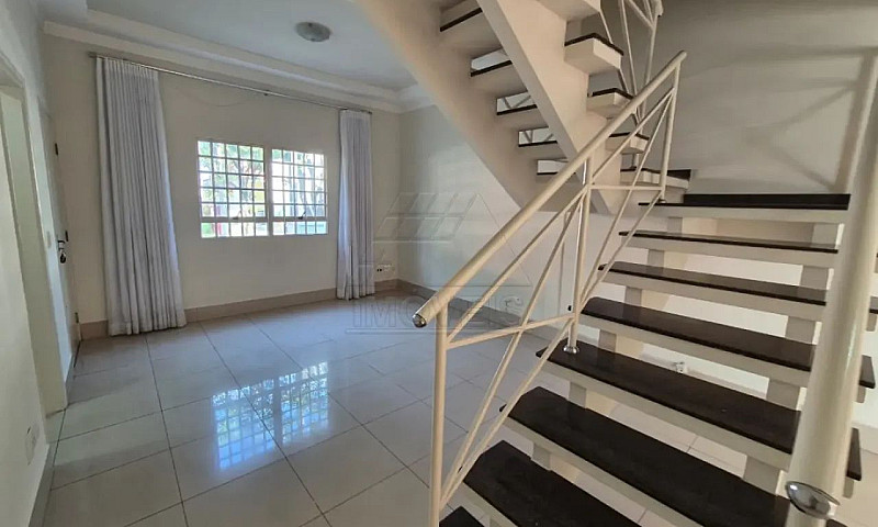Casa Residencial À V...