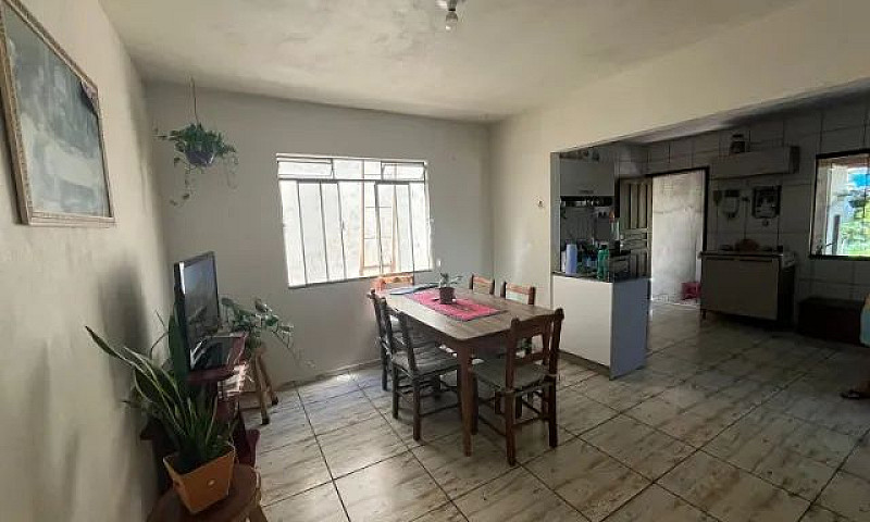 Ampla Casa Com 05 Qu...