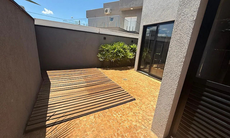 Linda Casa Condomíni...
