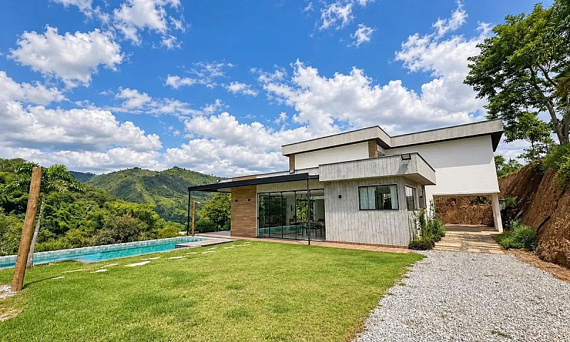 Casa Com 3 Dormitóri...
