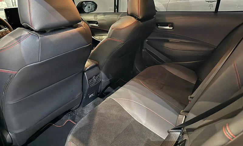 Toyota Corolla Cross...