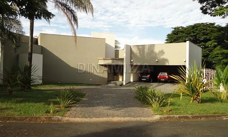 Casa Padrão Em Condo...