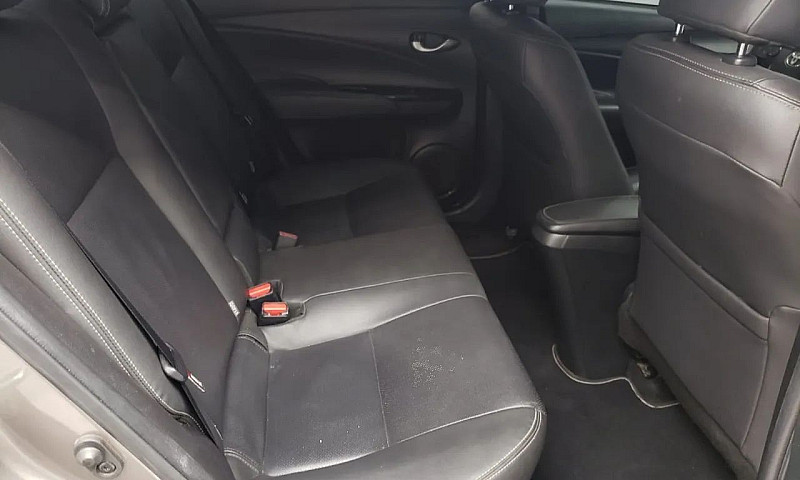 Toyota Yaris Xs Seda...