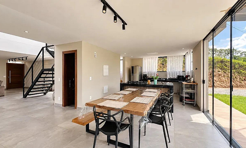 Casa Com 3 Dormitóri...