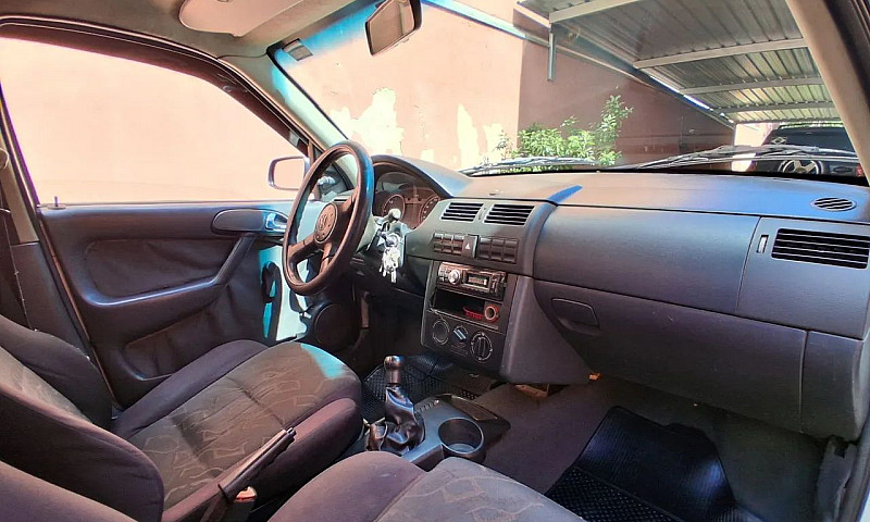 Volkswagen Saveiro 1...