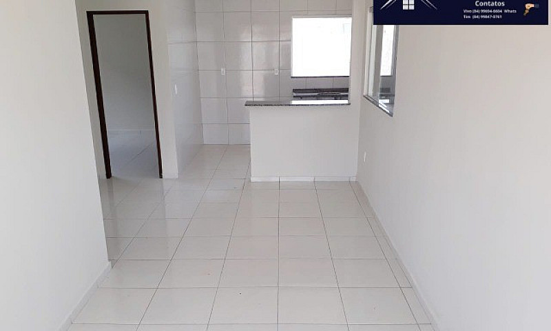 Casa Com 2/4 E 2 Suí...