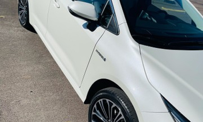 Vendo Corolla Hybrid...