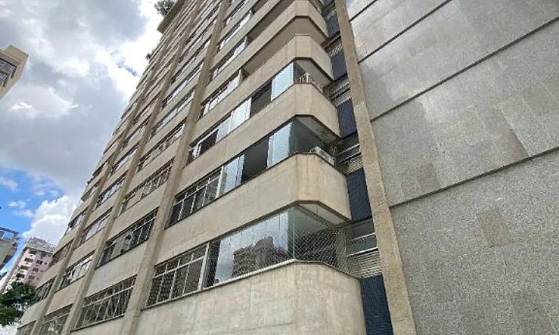 4 Quartos, 2 Suítes,...