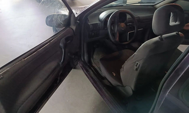 Vendo Corsa Com Obse...