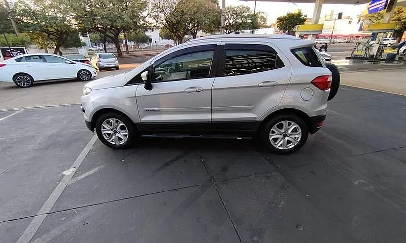 Ford Ecosport Titani...