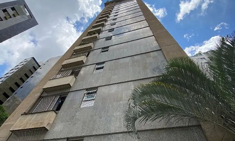 4 Quartos, 2 Suítes,...