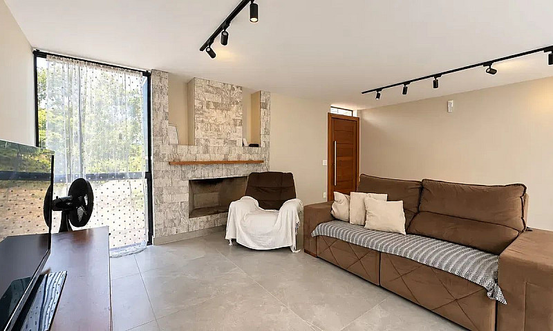 Casa Com 3 Dormitóri...