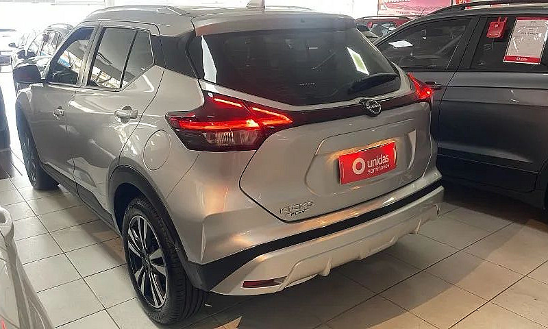 Nissan Kicks Play Se...