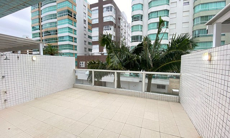 Amplo Terraço De Fre...