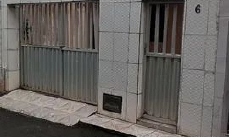 Venda. Casa 2 Pavime...