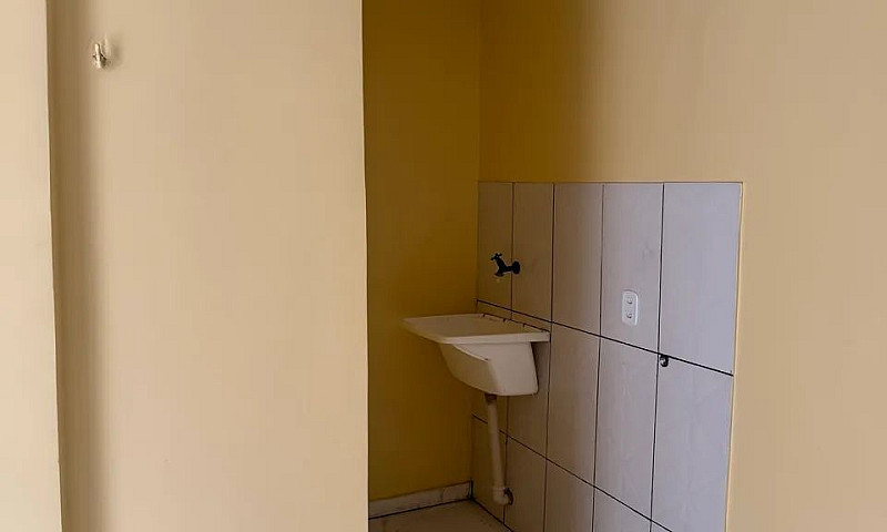 Alugo Casa Em Área N...