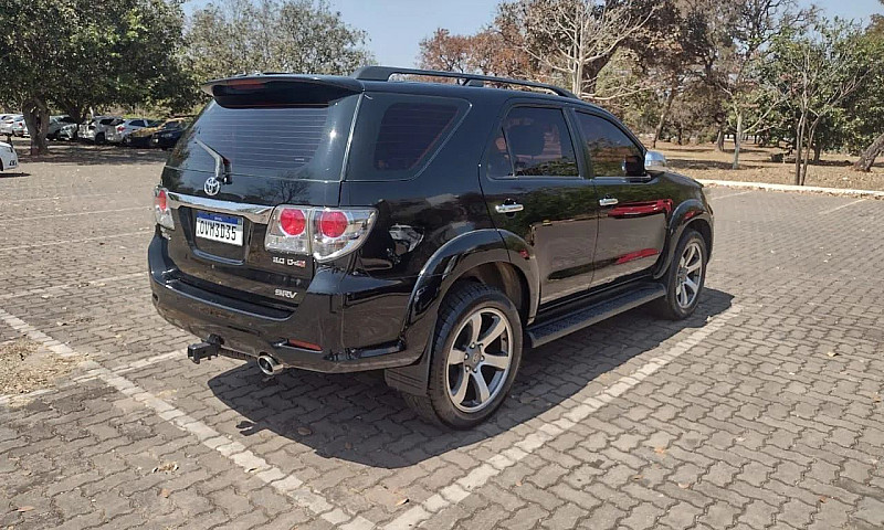 Toyota Hilux Sw4 Srv...