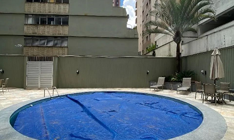 4 Quartos, 2 Suítes,...