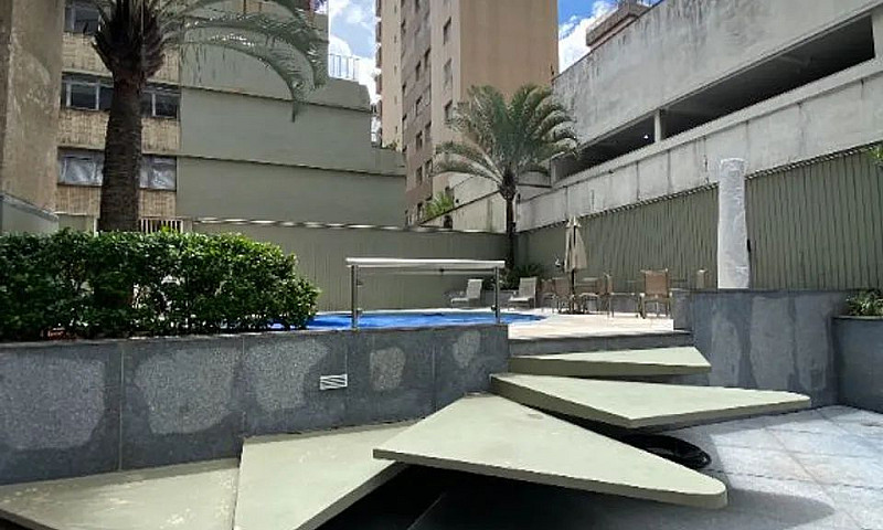 4 Quartos, 2 Suítes,...