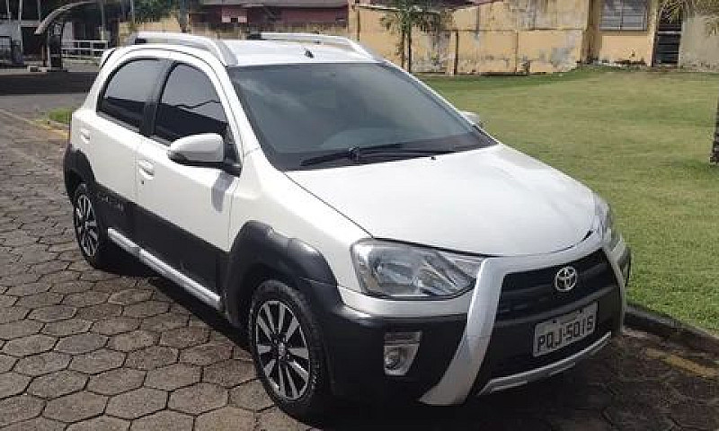Toyota Etios Cross 1...