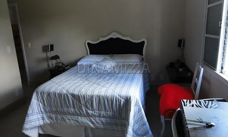 Casa Padrão Em Condo...