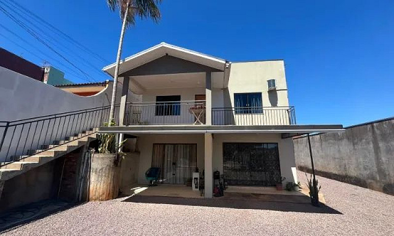 Ampla Casa Com 05 Qu...