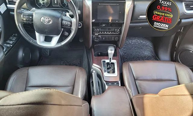 Toyota Hilux Sw4 2.8...