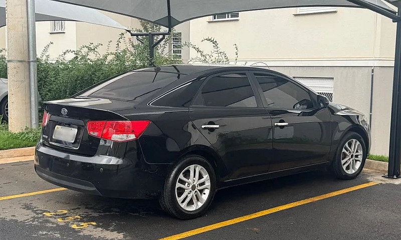 Kia Motors Cerato 1....