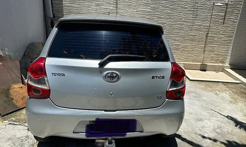 Toyota Etios X 1.3 F...