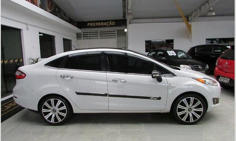 Ford Fiesta Sedan 1....