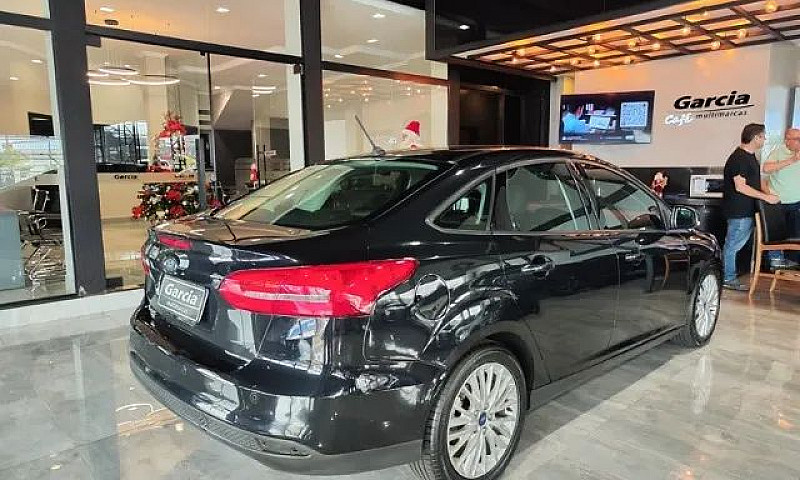 Ford Focus Fastback ...