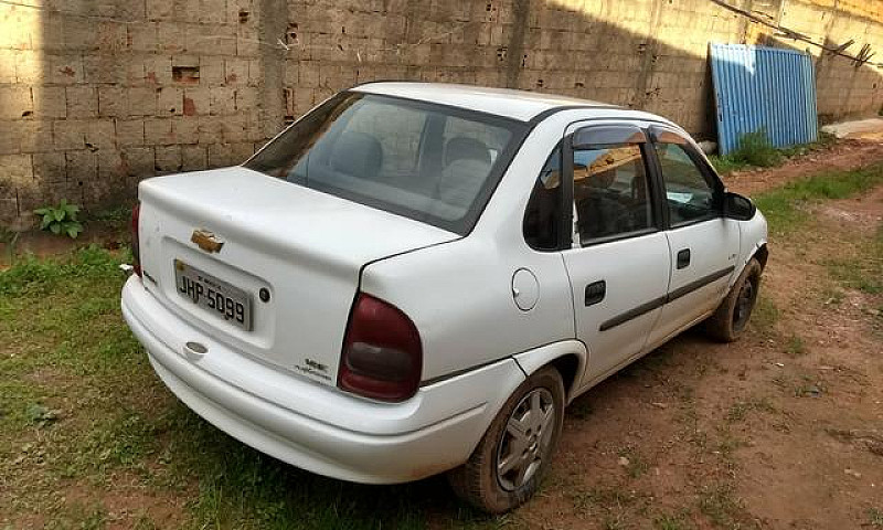 Vendo Corsa Sedan...