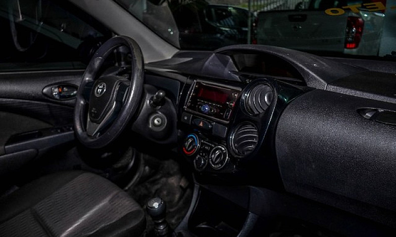 Toyota Etiosx 1.3 20...