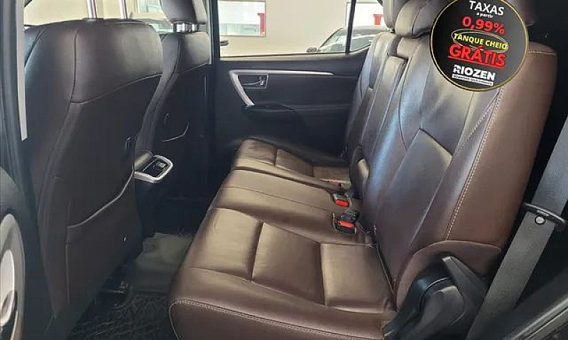 Toyota Hilux Sw4 2.8...
