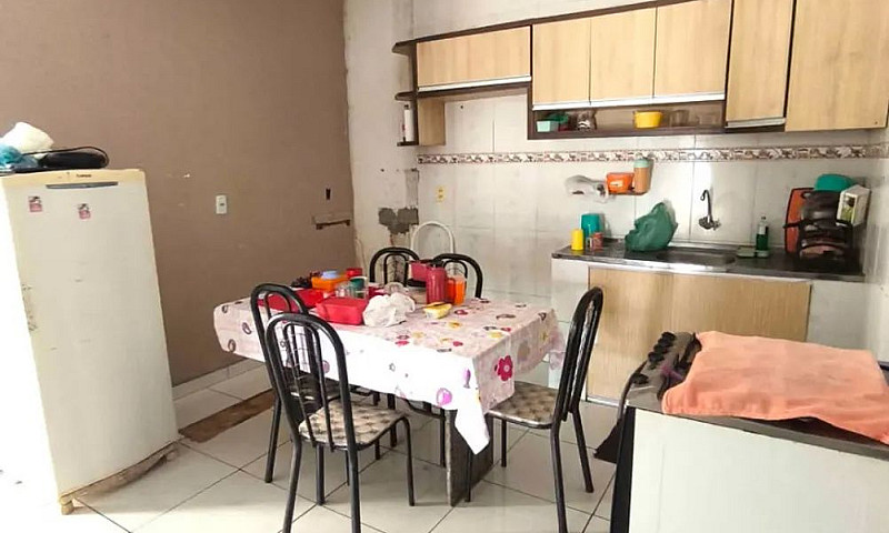 Lv* Vende-Se Casa Em...