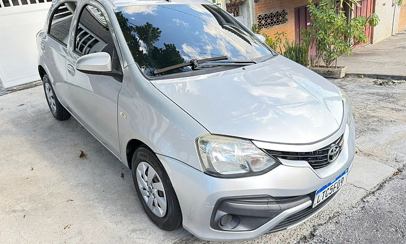 Toyota Etios X 1.3 F...