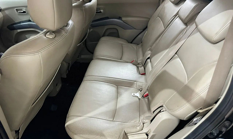 Mitsubishi Outlander...