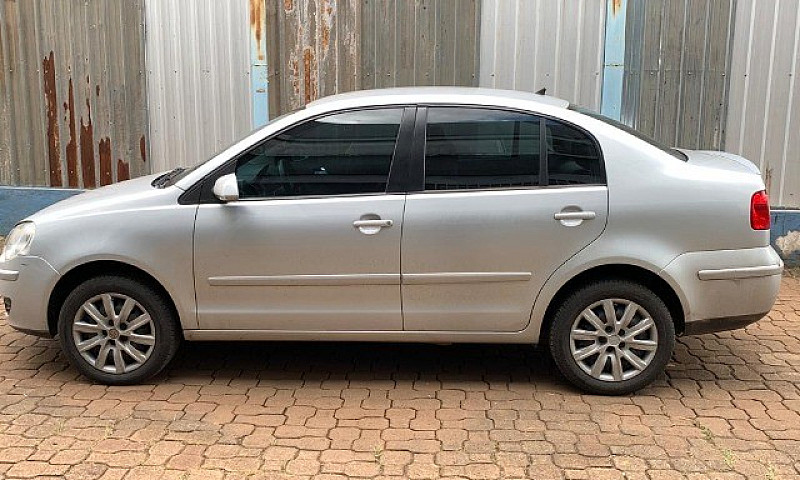 Volkswagen Polo Sedã...
